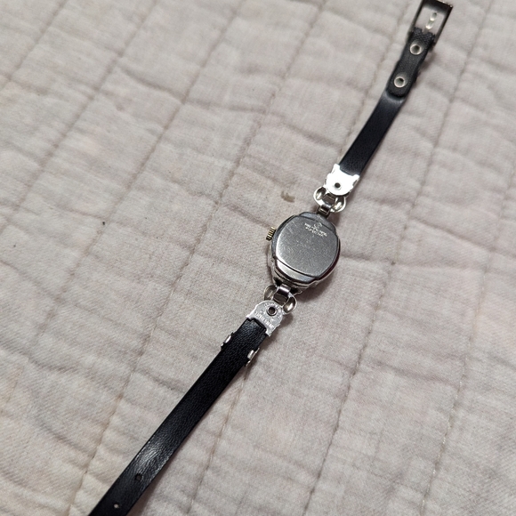 Vintage Ladies BENRUS Watch 17 Jewels Fancy Case original band…32 - Picture 5 of 10